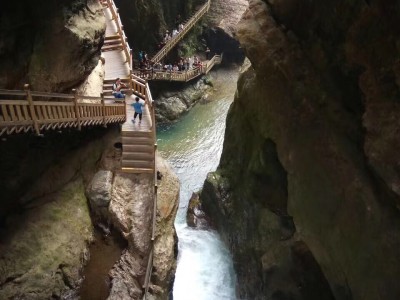 青岛穿越自然仙境，感受历史韵味，畅享多彩体验